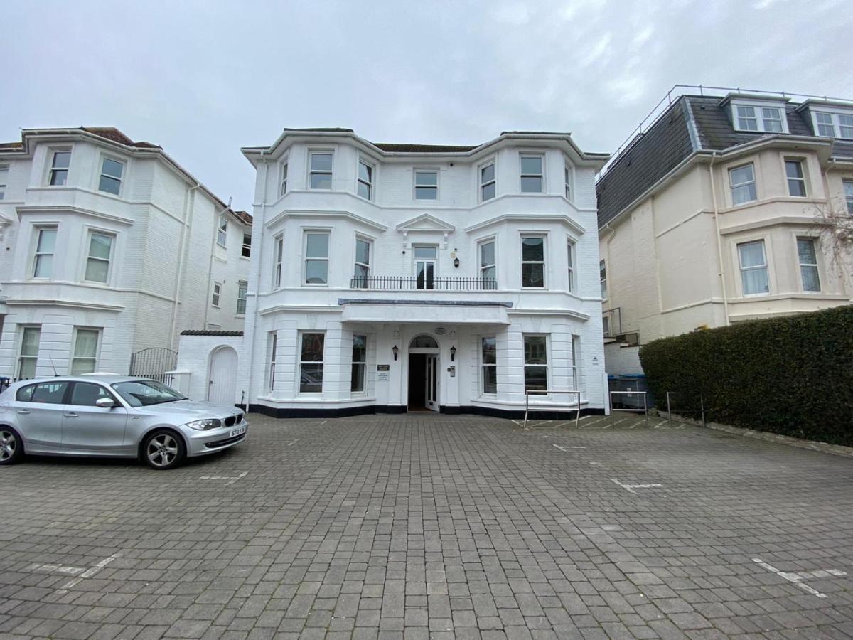 Bournemouth Beachfront Retreat 3 Bedroom 3 Bathroom Seaside B&B With Free Parking Екстер'єр фото