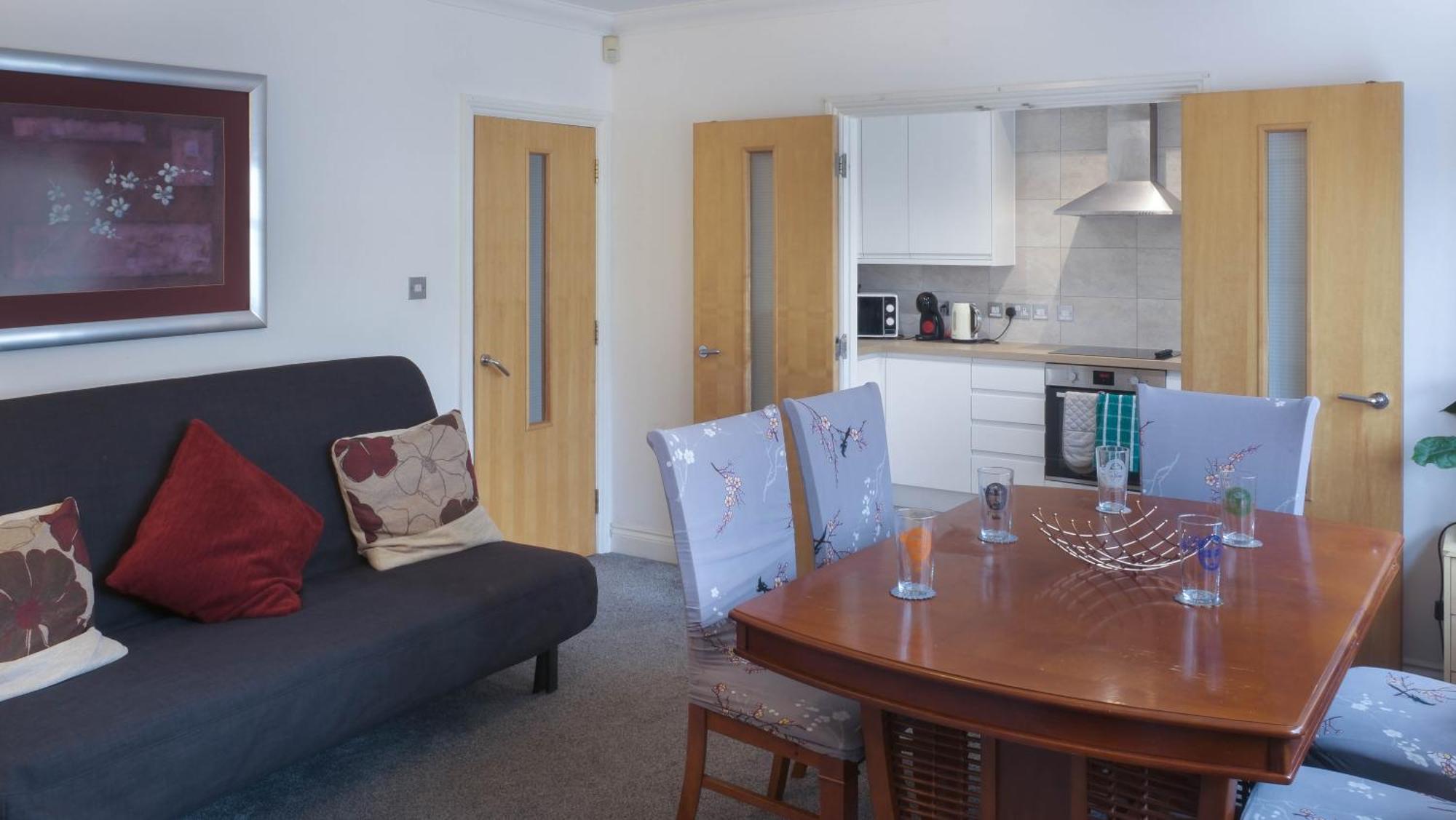 Bournemouth Beachfront Retreat 3 Bedroom 3 Bathroom Seaside B&B With Free Parking Екстер'єр фото