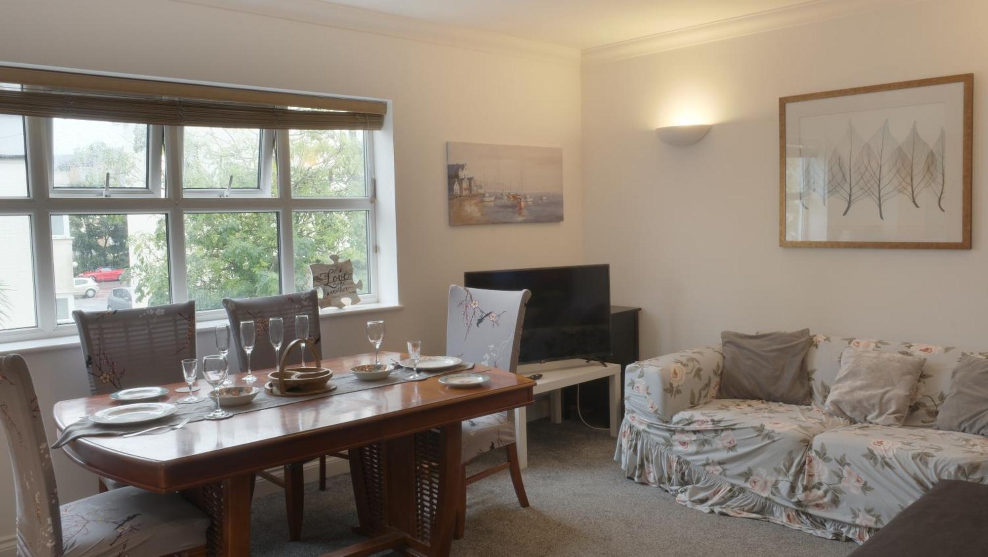 Bournemouth Beachfront Retreat 3 Bedroom 3 Bathroom Seaside B&B With Free Parking Екстер'єр фото