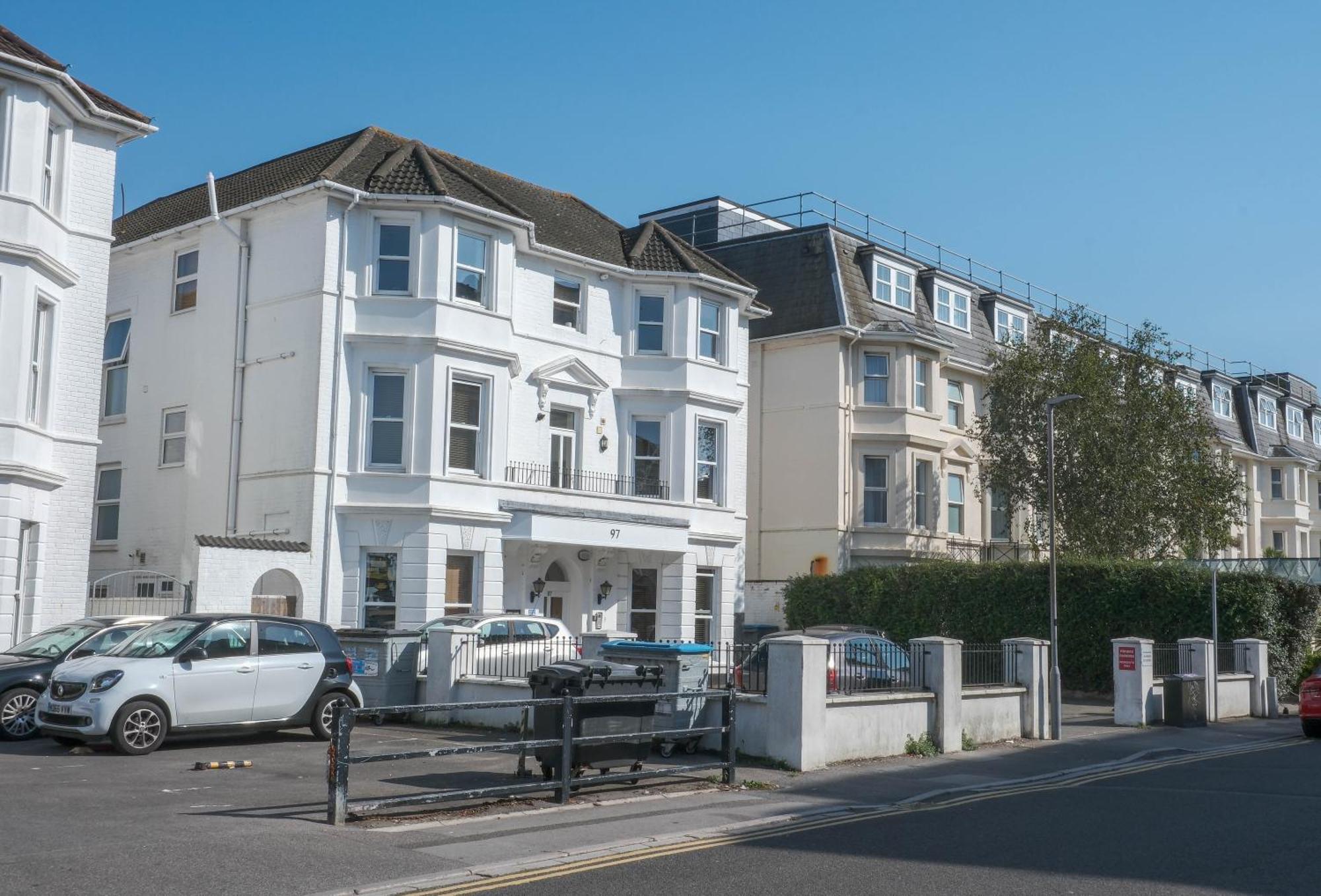 Bournemouth Beachfront Retreat 3 Bedroom 3 Bathroom Seaside B&B With Free Parking Екстер'єр фото
