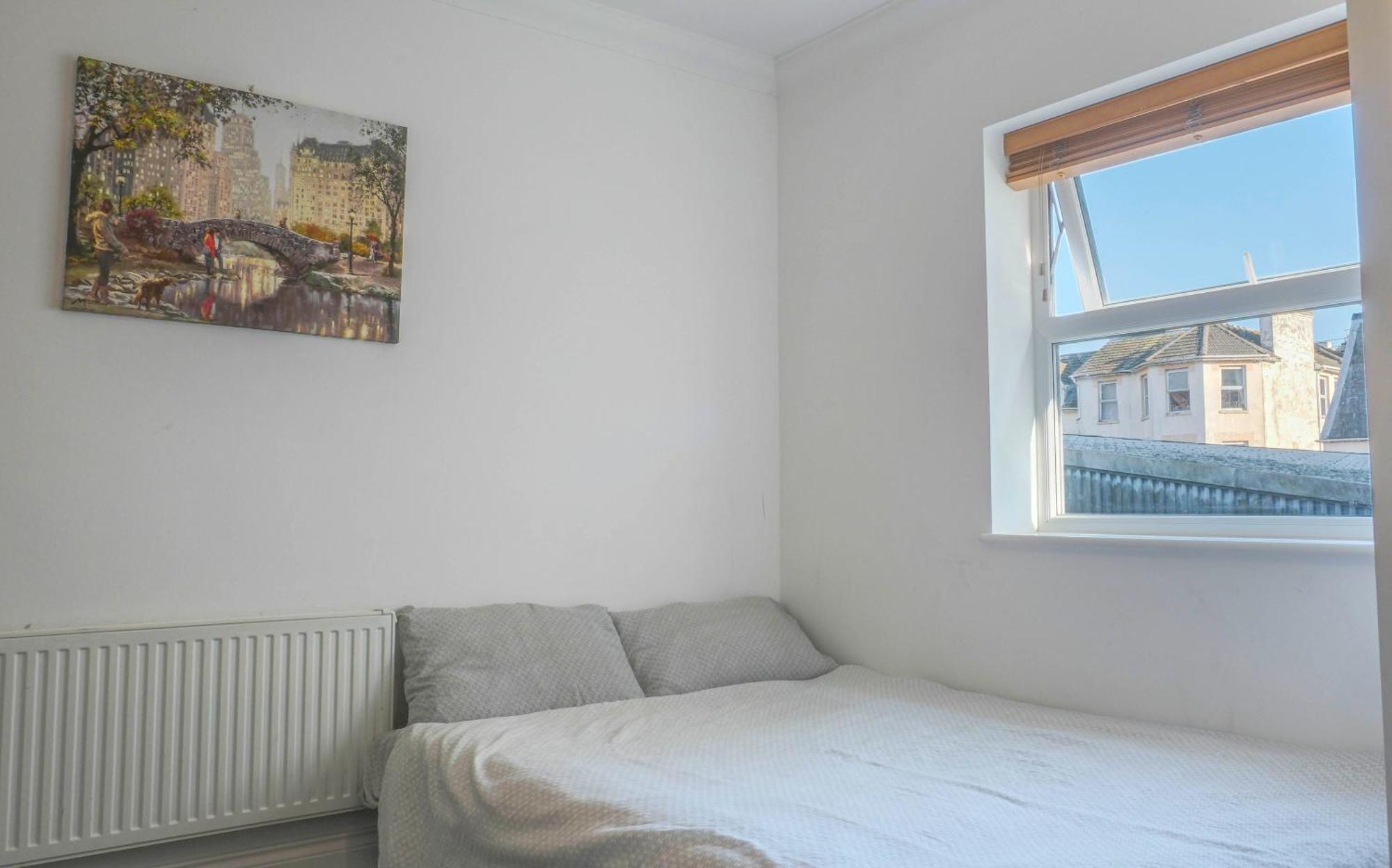 Bournemouth Beachfront Retreat 3 Bedroom 3 Bathroom Seaside B&B With Free Parking Екстер'єр фото