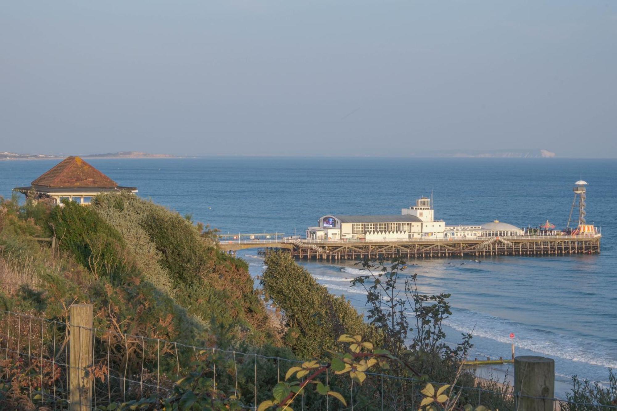 Bournemouth Beachfront Retreat 3 Bedroom 3 Bathroom Seaside B&B With Free Parking Екстер'єр фото