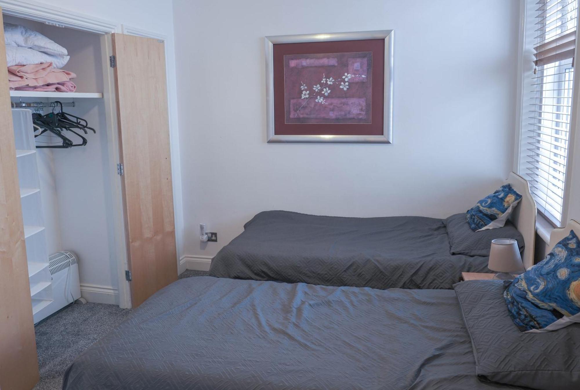 Bournemouth Beachfront Retreat 3 Bedroom 3 Bathroom Seaside B&B With Free Parking Екстер'єр фото