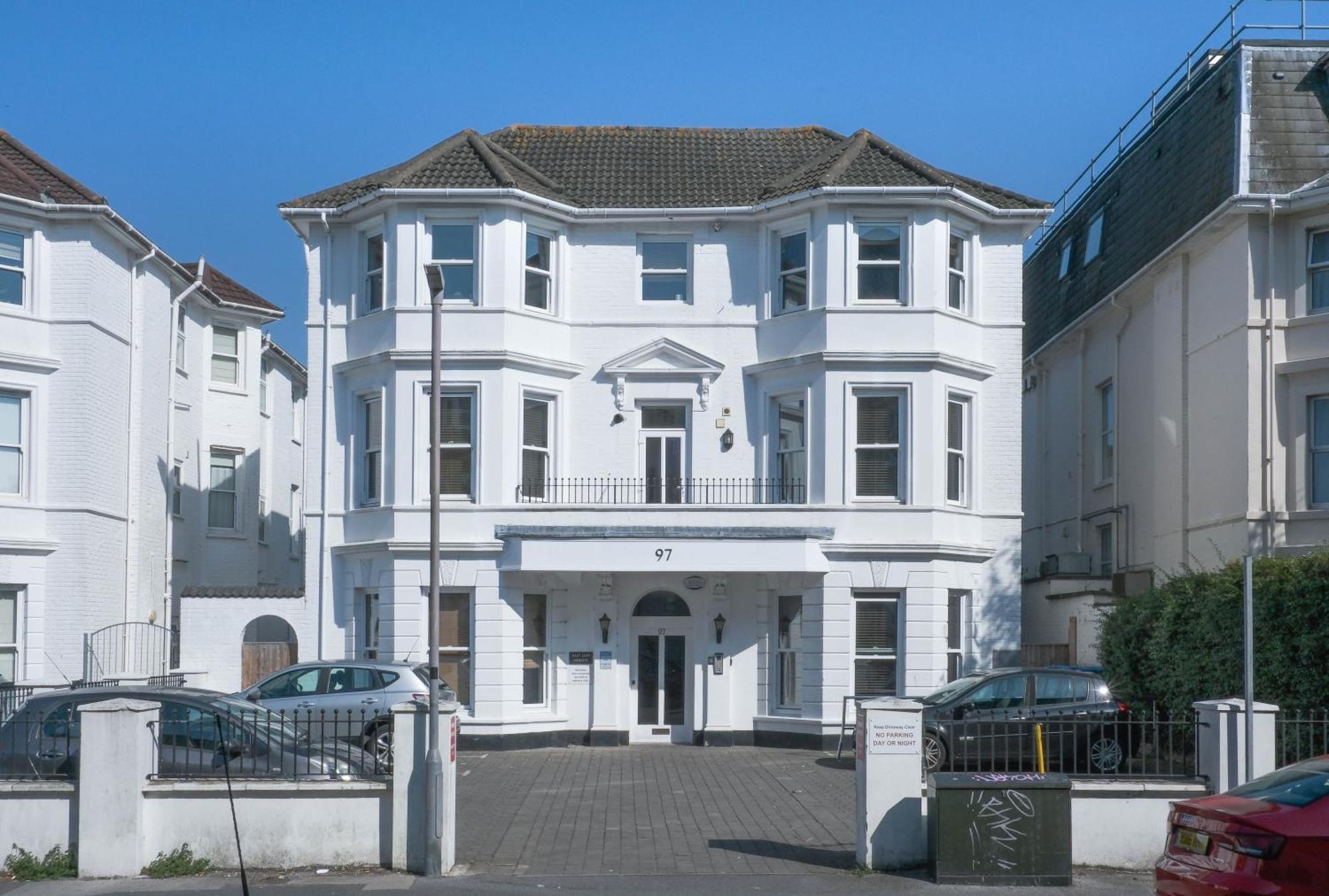 Bournemouth Beachfront Retreat 3 Bedroom 3 Bathroom Seaside B&B With Free Parking Екстер'єр фото