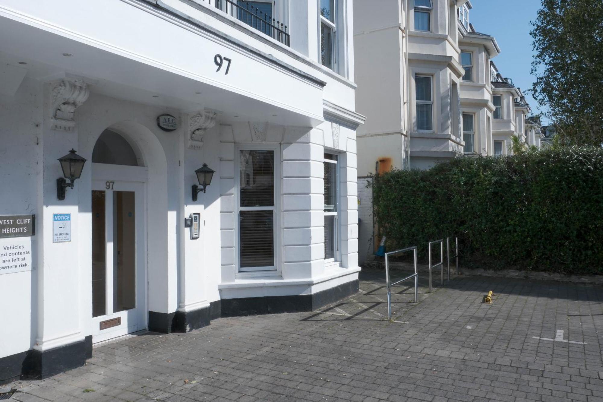 Bournemouth Beachfront Retreat 3 Bedroom 3 Bathroom Seaside B&B With Free Parking Екстер'єр фото