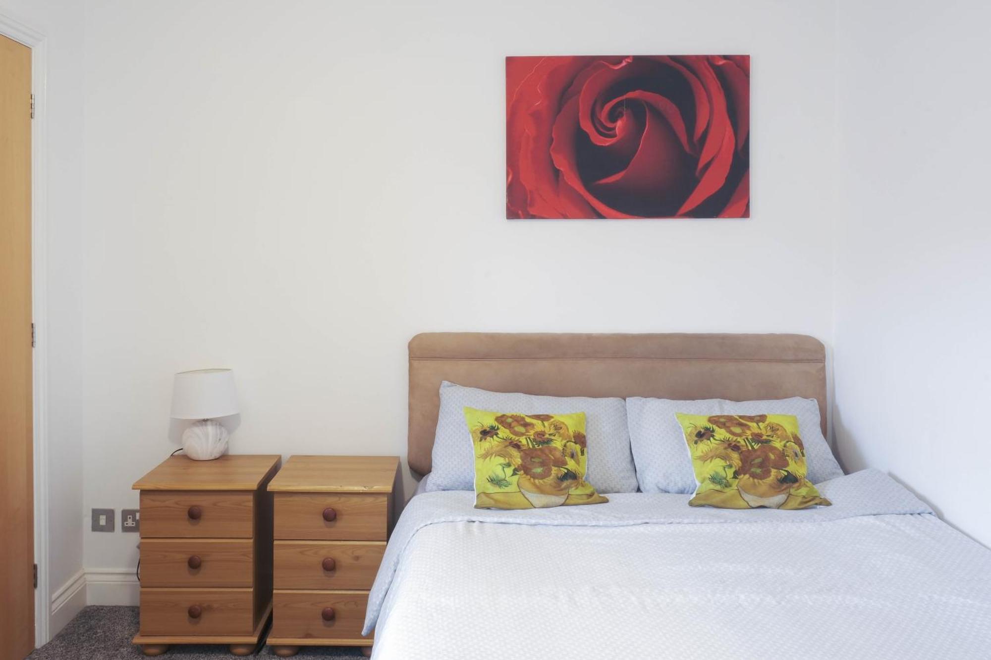 Bournemouth Beachfront Retreat 3 Bedroom 3 Bathroom Seaside B&B With Free Parking Екстер'єр фото