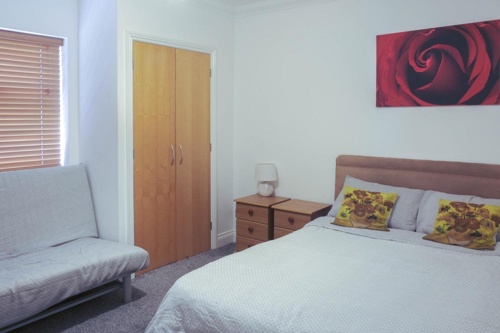 Bournemouth Beachfront Retreat 3 Bedroom 3 Bathroom Seaside B&B With Free Parking Екстер'єр фото