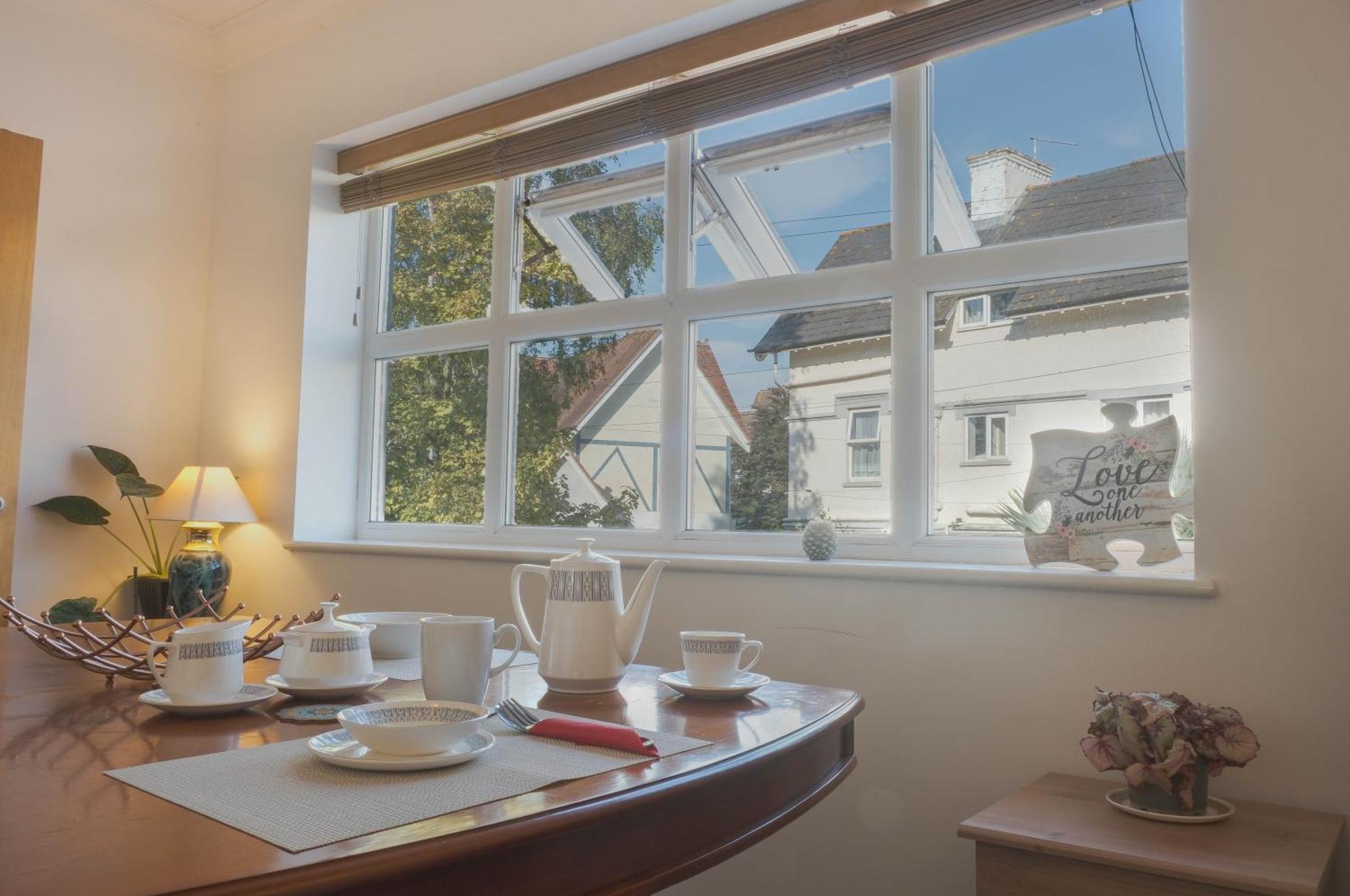 Bournemouth Beachfront Retreat 3 Bedroom 3 Bathroom Seaside B&B With Free Parking Екстер'єр фото