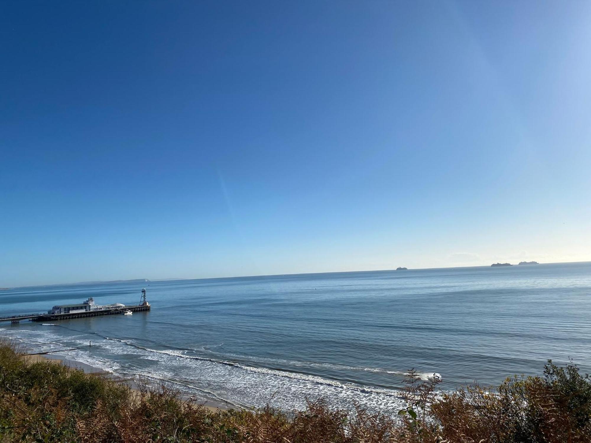 Bournemouth Beachfront Retreat 3 Bedroom 3 Bathroom Seaside B&B With Free Parking Екстер'єр фото